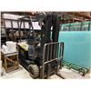 Image 1 : CROWN FC4500 4 STAGE ELECTRIC FORKLIFT, 258" LIFT HEIGHT, 4000 LB. LIFT CAPACITY, COMES WITH CHARGER
