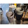 Image 2 : LOT OF GARBAGE CANS