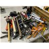 Image 1 : LOT OF ASSORTED HAND TOOLS