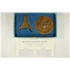 Image 2 : 2 3/4'' RICHARD NIXON BRONZE MEDAL WITH STAND