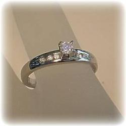 10K GOLD GENUINE DIAMOND SOLITAIRE RING SIZE7