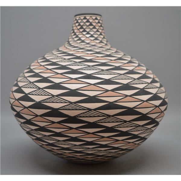 NATIVE AMERICAN LAGUNA POTTERY VASE BY R KASERO SR.