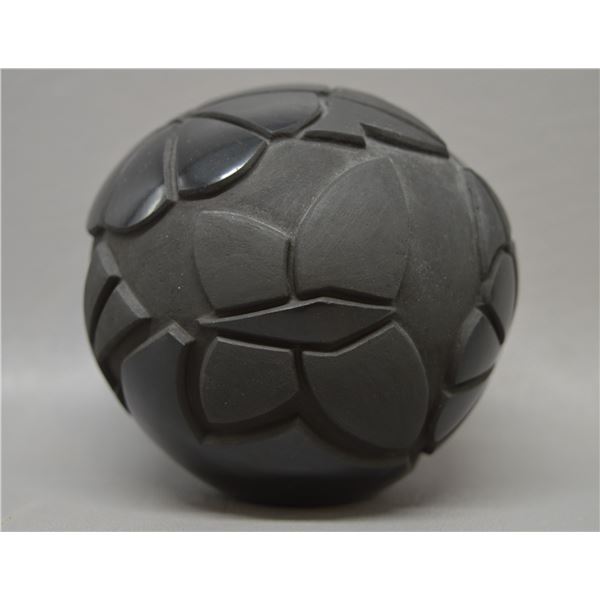 NATIVE AMERICAN SANTA CLARA POTTERY SEED JAR