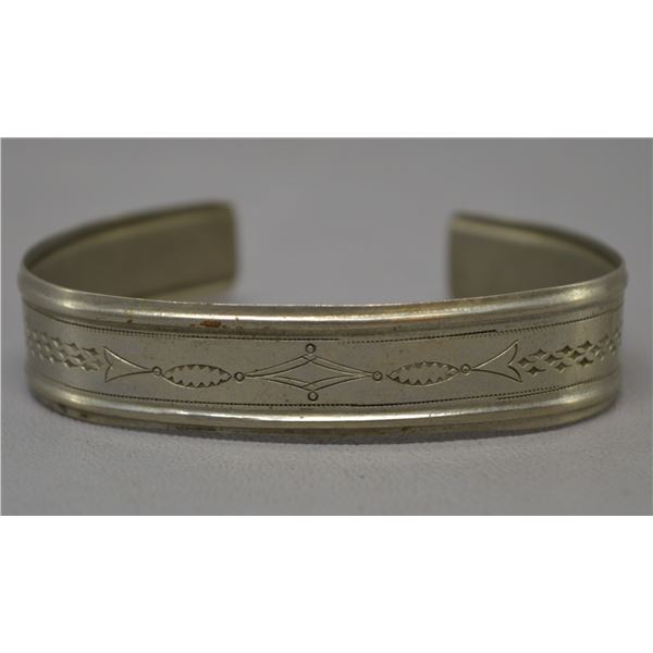 NATIVE AMERICAN PLAINS NICKLE SILVER BRACELET