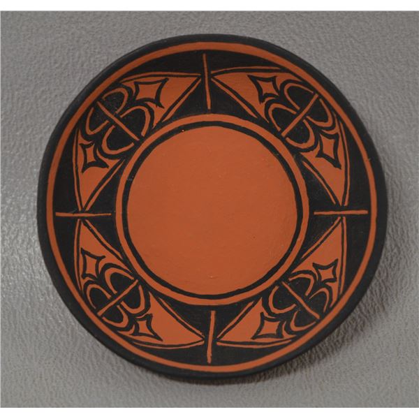 NATIVE AMERICAN CHEMEHUEVI MINITURE POTTERY PLATE BY NIADI WILDFLOWER