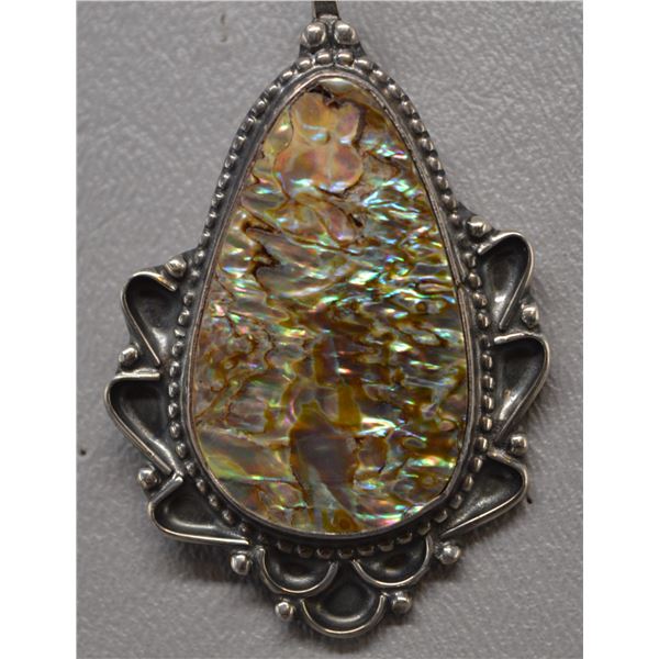 NATIVE AMERICAN NAVAJO SILVER PENDANT SIGNED WITH HALLMARK