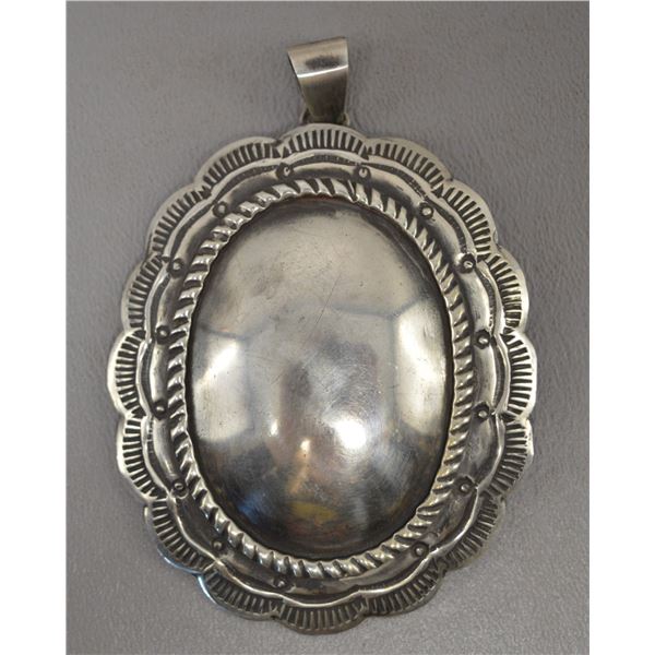 NATIVE AMERICAN NAVAJO SILVER PENDANT