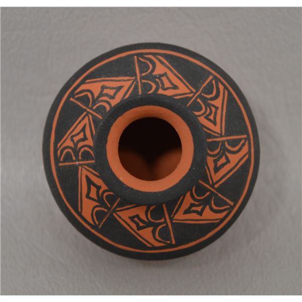 NATIVE AMERICAN CHEMEHUEVI MINITURE POTTERY VASE BY NIADI WILDFLOWER