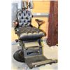 Image 12 : Antique Dentist's Chair