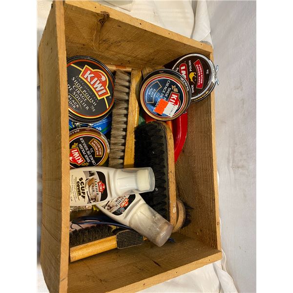 Shoe shine box