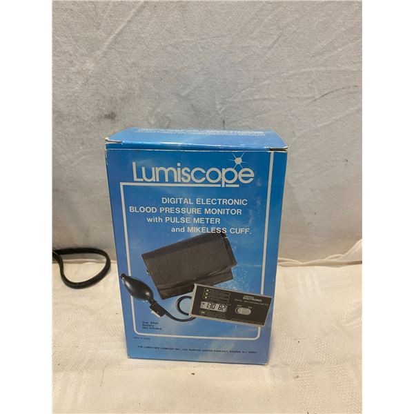 Digital blood pressure monitor