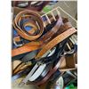 Image 1 : Lot belts and blanket