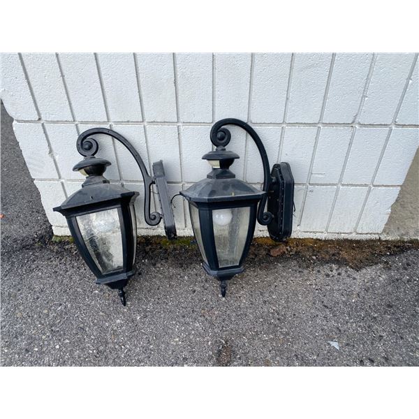 2 outdoor light fixtures
