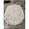 Image 1 : Oval table cloth 57" x 84"