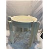 Image 1 : 2 Plastic side tables