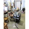 Image 1 : Curved Metal Clothes Rack