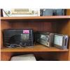 Image 1 : 3 Vintage Radios - 1 Mantle & 2 Transistor