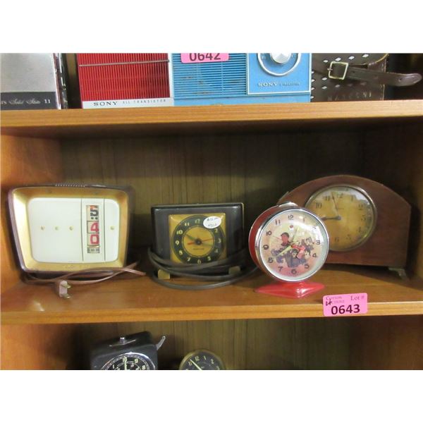 Vintage Radio & 3 Vintage Clocks