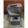 Image 1 : Vintage Royal Manual Typewriter with Case