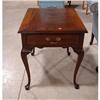 Image 1 : COUNCILL WALNUT QUEEN ANNE STYLE END TABLES