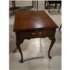 Image 2 : COUNCILL WALNUT QUEEN ANNE STYLE END TABLES
