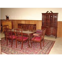 WALNUT CHIPPENDALE STYLE DININGROOM SUITE