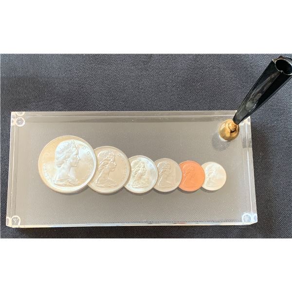 Canada 1966 Silver Desktop Pen PL Set in Lucite