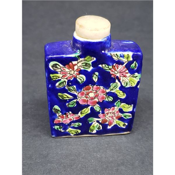 ANTIQUE CHINESE BLUE SNUFF BOTTLE