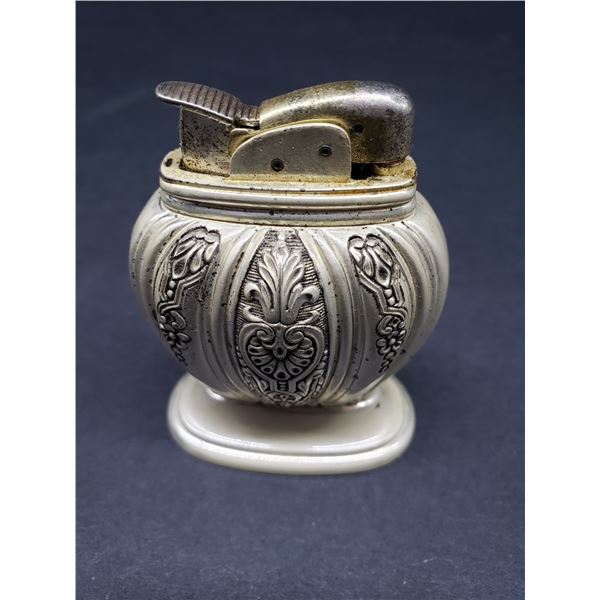 SILVER EMBOSSED LIGHTER