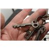 Image 3 : ANTIQUE AND STRANGE SKELETON KEYS