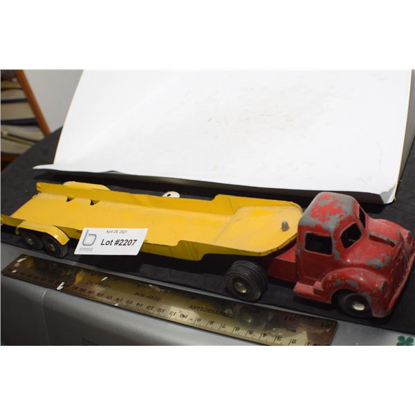 WIND-UP   TRUCK AND TRAILER TOY