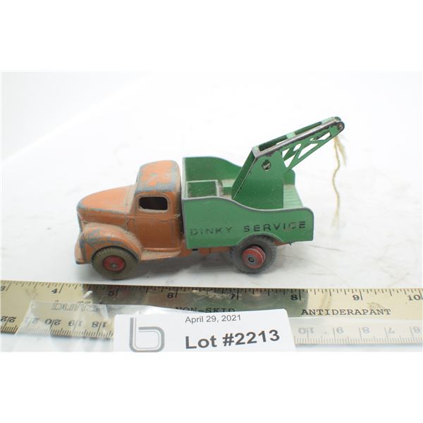 DINKY TOY TOW TRUCK