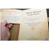 Image 2 : 1915 FIVE ROSES COOKBOOK