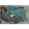 Image 1 : Blanket, Pillow Bathroom Rug