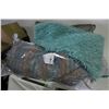 Image 2 : Blanket, Pillow Bathroom Rug