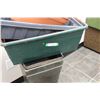 Image 2 : 14 Planters Plastic