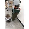 Image 5 : 14 Planters Plastic