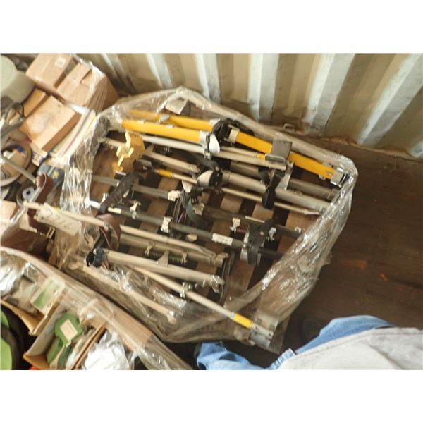 (1) pallet leg stilts