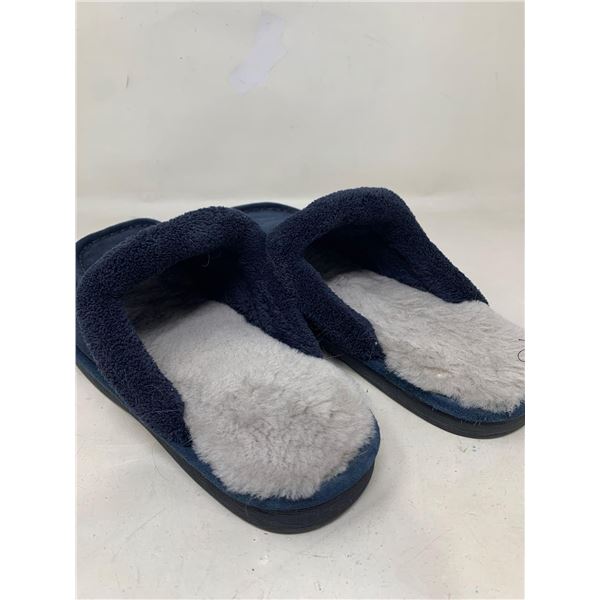 Nuknuuk Size 10 SlippersÂ 