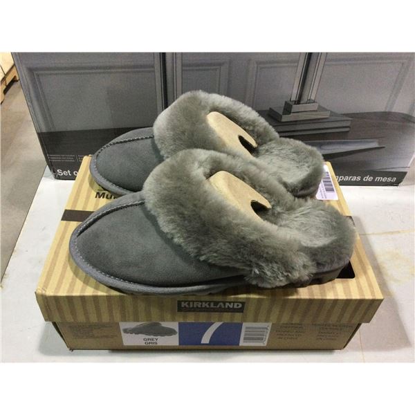 Kirkland Ladies Size 7 SlippersÂ 