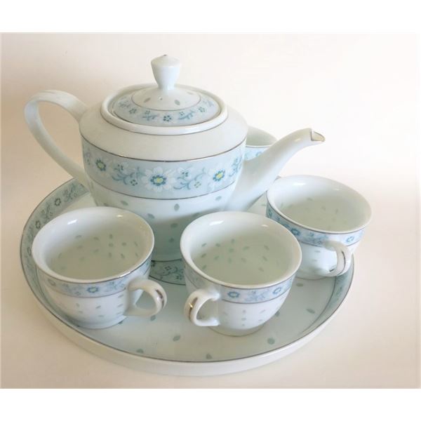 Tea Set  Rice Pattern China (1 Plate, 4 Mini Mugs, 1 Tea Pot) (White/Blue)