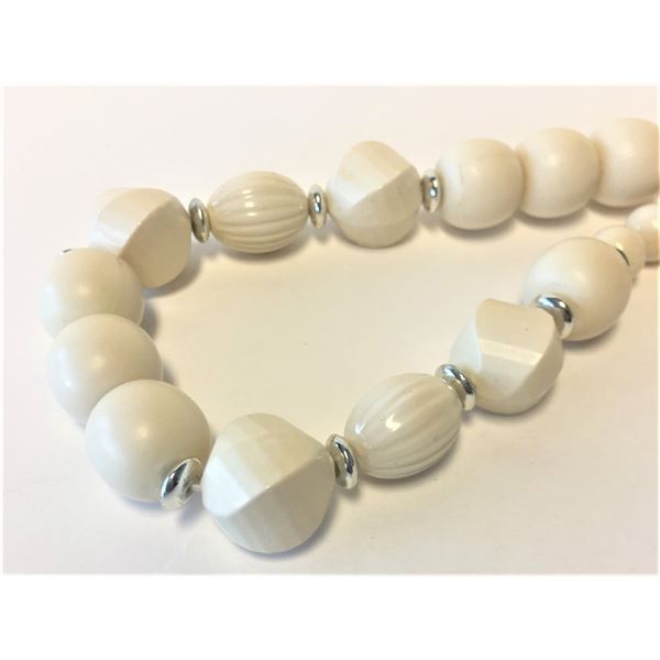 Costume Necklace (White)