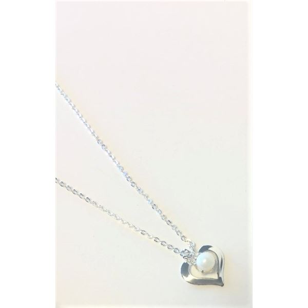 Heart with Pearl Necklace in Dark Blue Box