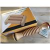 Image 1 : Foot Massage Roller + Wood Hand Massage