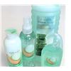 Image 1 : Avon Bath Set (4pces)