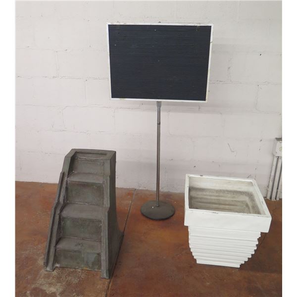 Square White Planter Pot, 3 Step Staircase Display & Black Sign on Pole Base