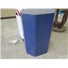 Image 3 : Multiple Planters & Display Stands Misc Sizes & Shapes