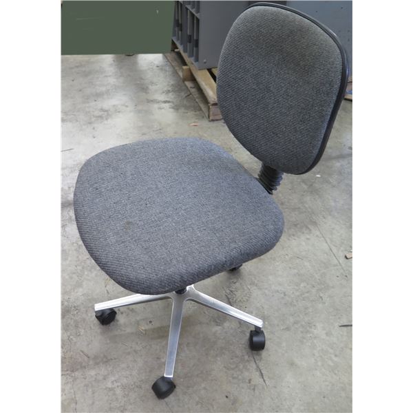 Chair World Rolling Office Chair w/ Gray Upholstered Seat & Back
