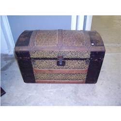 Victorian Round Top Trunk With Tray