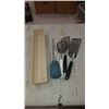 Image 1 : Lot with spatulas and turkey baster